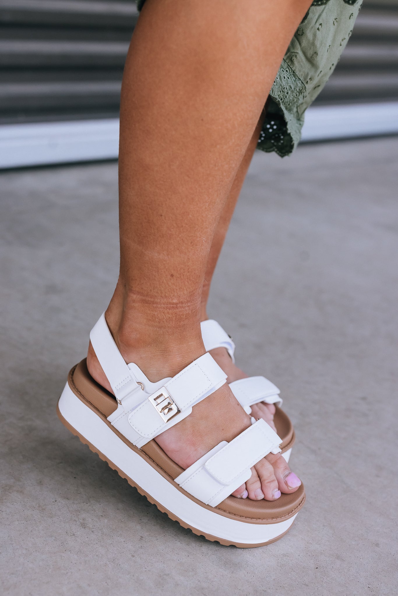 Chic Platform Sandals (White)