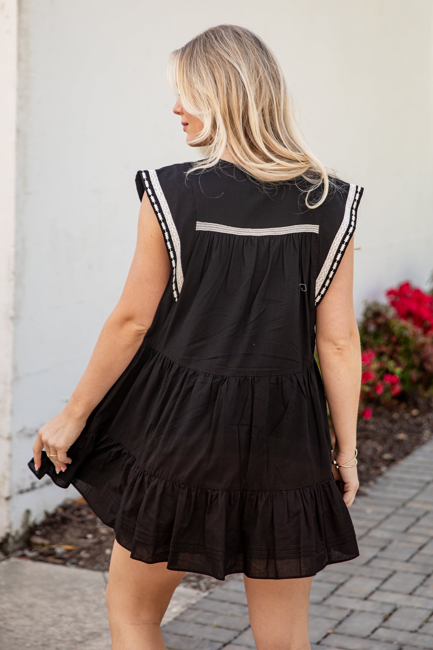 Coastal Style Black Contrast Mini Dress