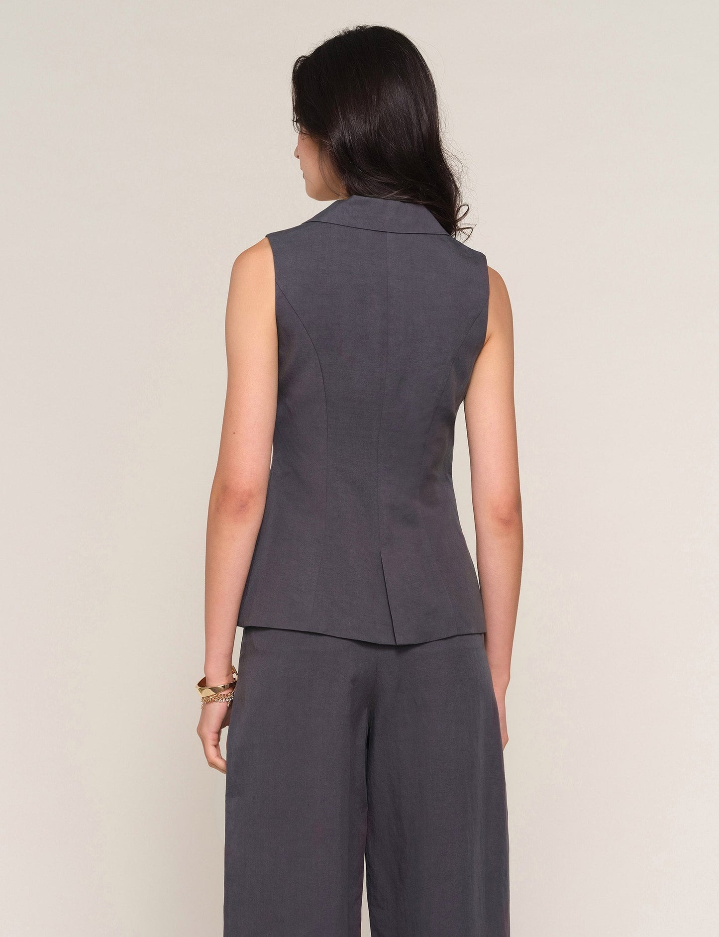 mona vest