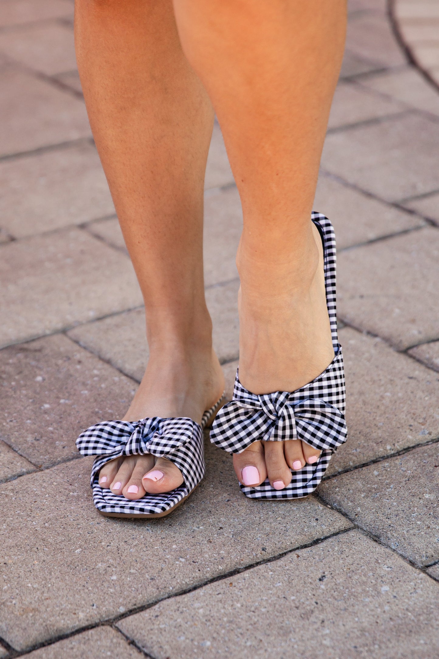 Bow Moment Gingham Black Slide Sandals