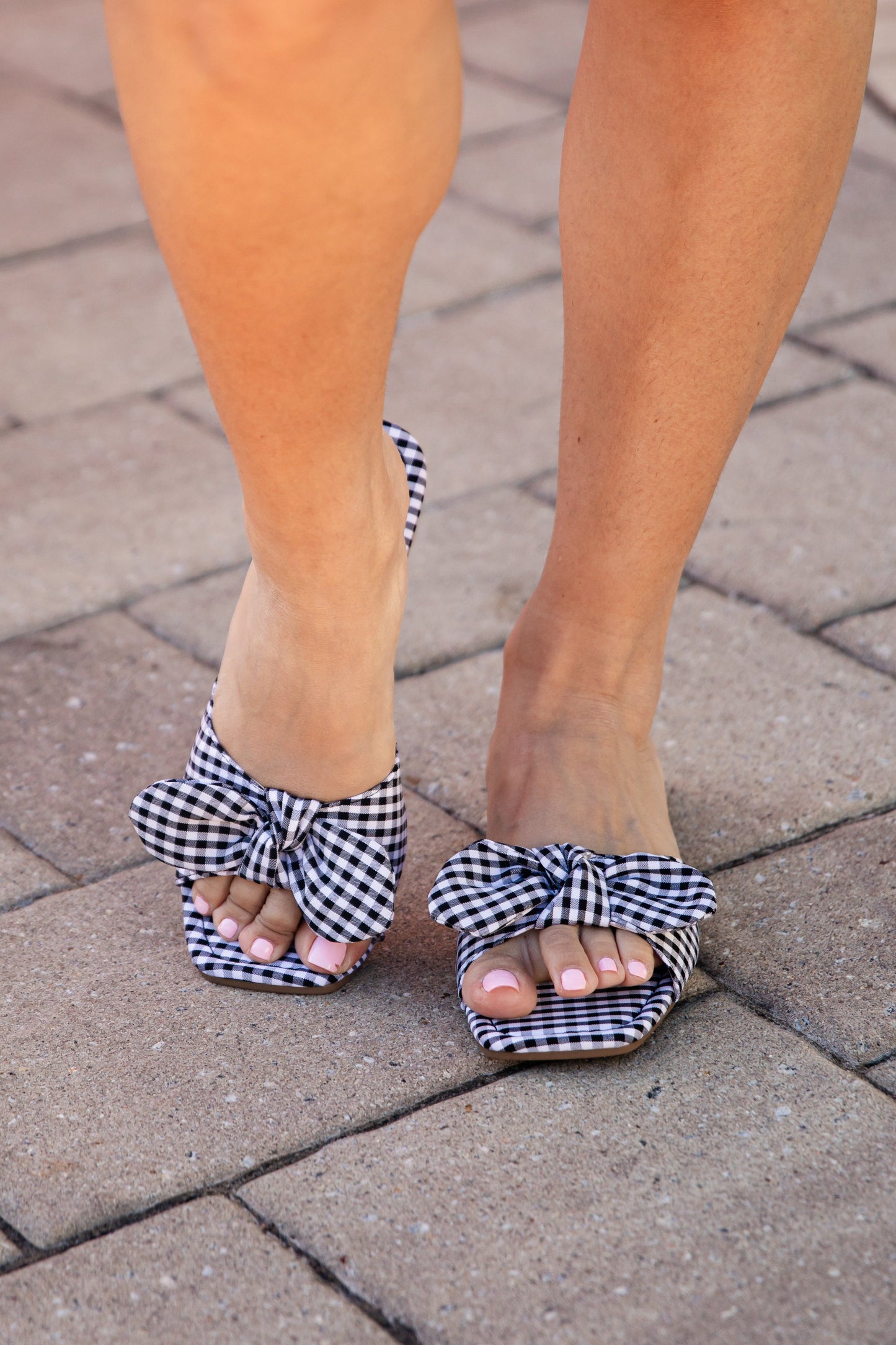 Bow Moment Gingham Black Slide Sandals